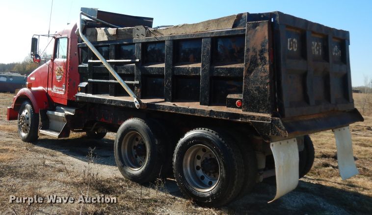 image for item DI8648 2001 Kenworth T800  dump truck