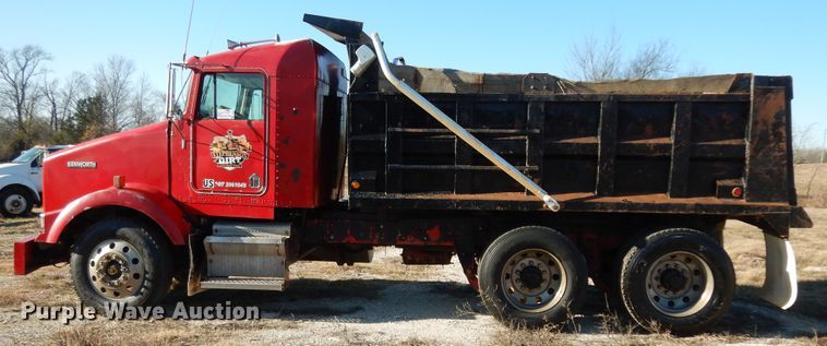 image for item DI8648 2001 Kenworth T800  dump truck