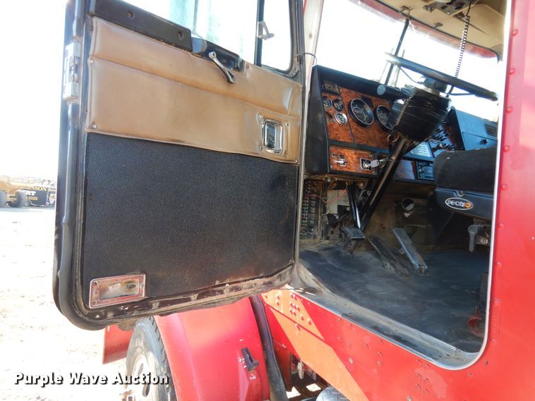 image for item DI8648 2001 Kenworth T800  dump truck