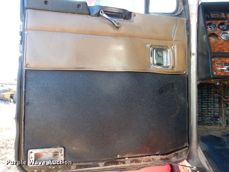 image for item DI8648 2001 Kenworth T800  dump truck