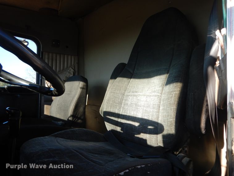 image for item DI8648 2001 Kenworth T800  dump truck