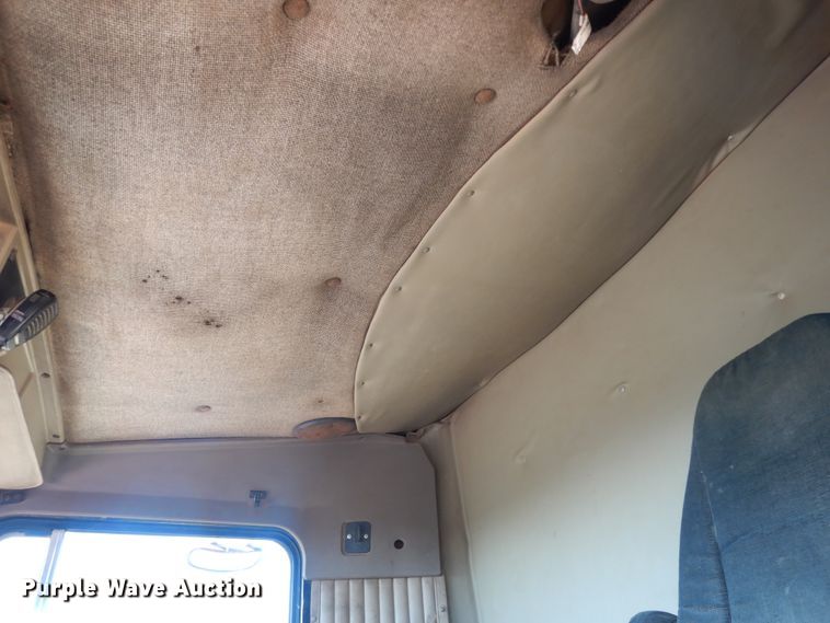 image for item DI8648 2001 Kenworth T800  dump truck