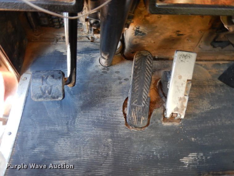 image for item DI8648 2001 Kenworth T800  dump truck