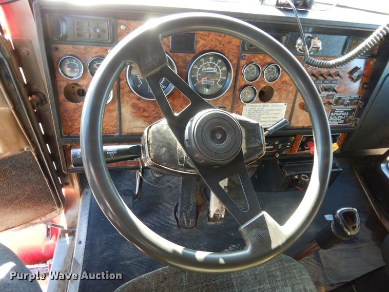 image for item DI8648 2001 Kenworth T800  dump truck