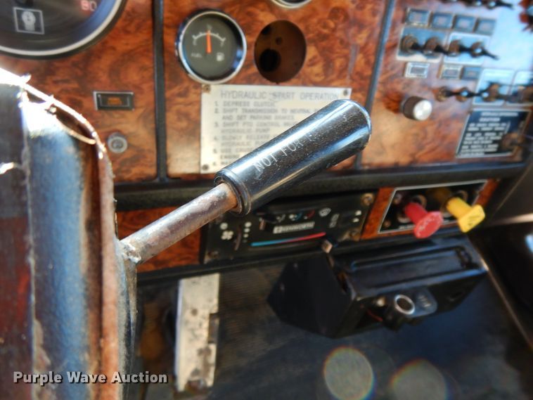 image for item DI8648 2001 Kenworth T800  dump truck