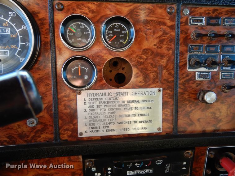 image for item DI8648 2001 Kenworth T800  dump truck