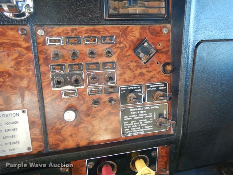 image for item DI8648 2001 Kenworth T800  dump truck