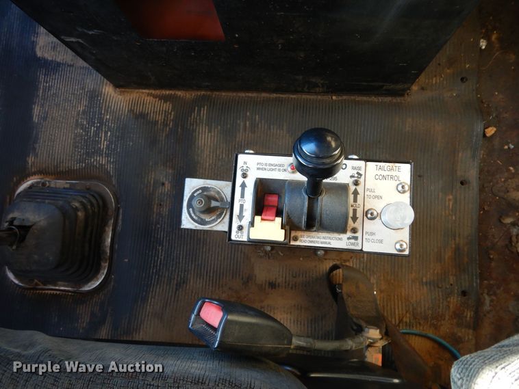 image for item DI8648 2001 Kenworth T800  dump truck