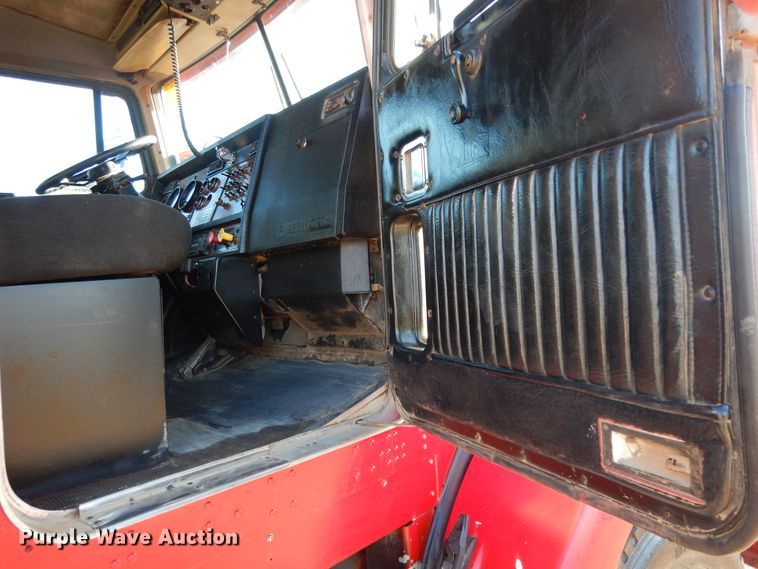 image for item DI8648 2001 Kenworth T800  dump truck