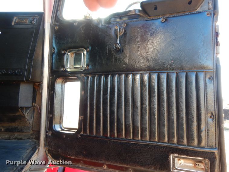 image for item DI8648 2001 Kenworth T800  dump truck