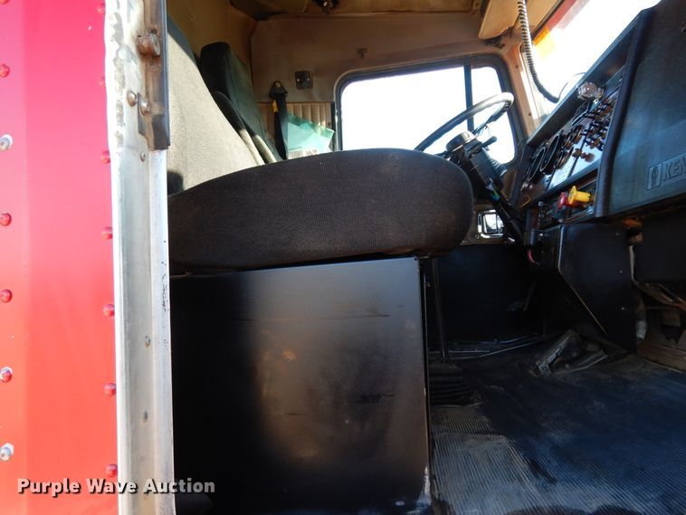 image for item DI8648 2001 Kenworth T800  dump truck