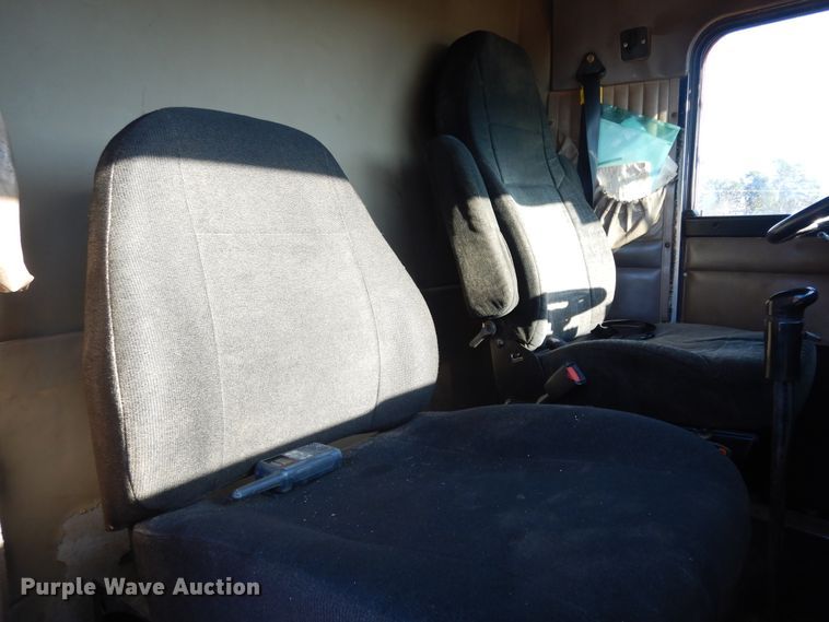 image for item DI8648 2001 Kenworth T800  dump truck