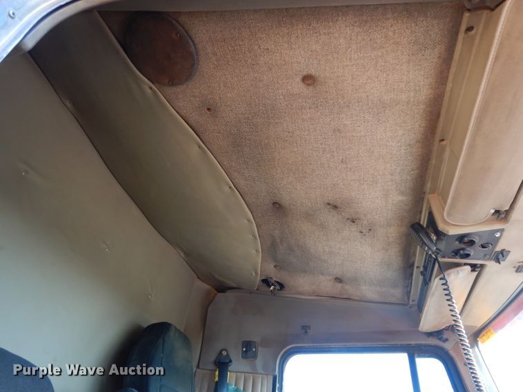 image for item DI8648 2001 Kenworth T800  dump truck