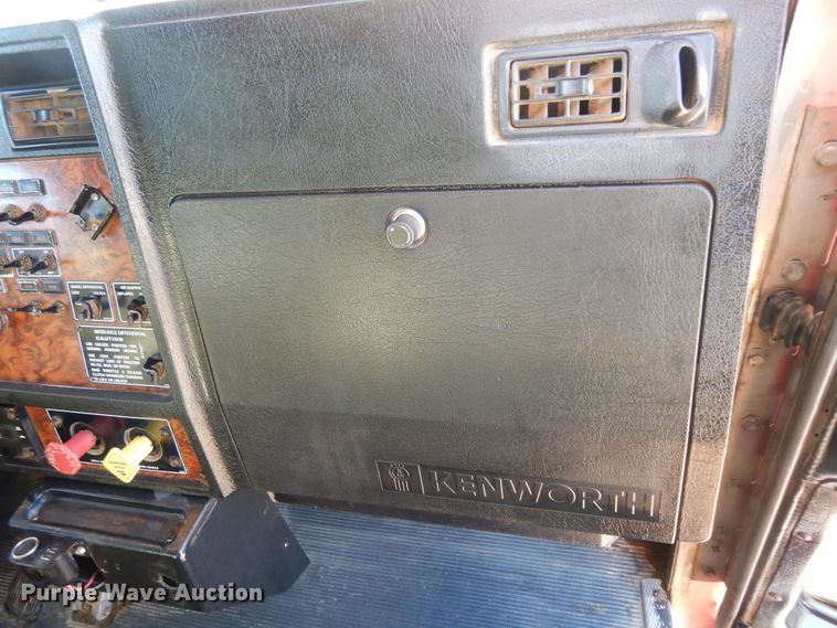 image for item DI8648 2001 Kenworth T800  dump truck