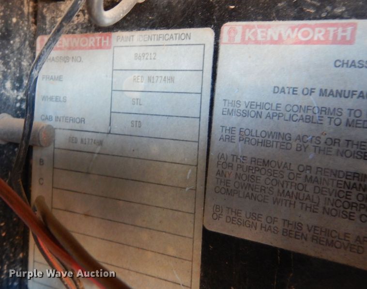 image for item DI8648 2001 Kenworth T800  dump truck