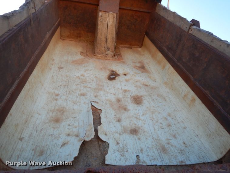 image for item DI8648 2001 Kenworth T800  dump truck