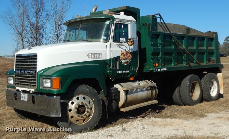image for item DI8649 2002 Mack CH613  dump truck