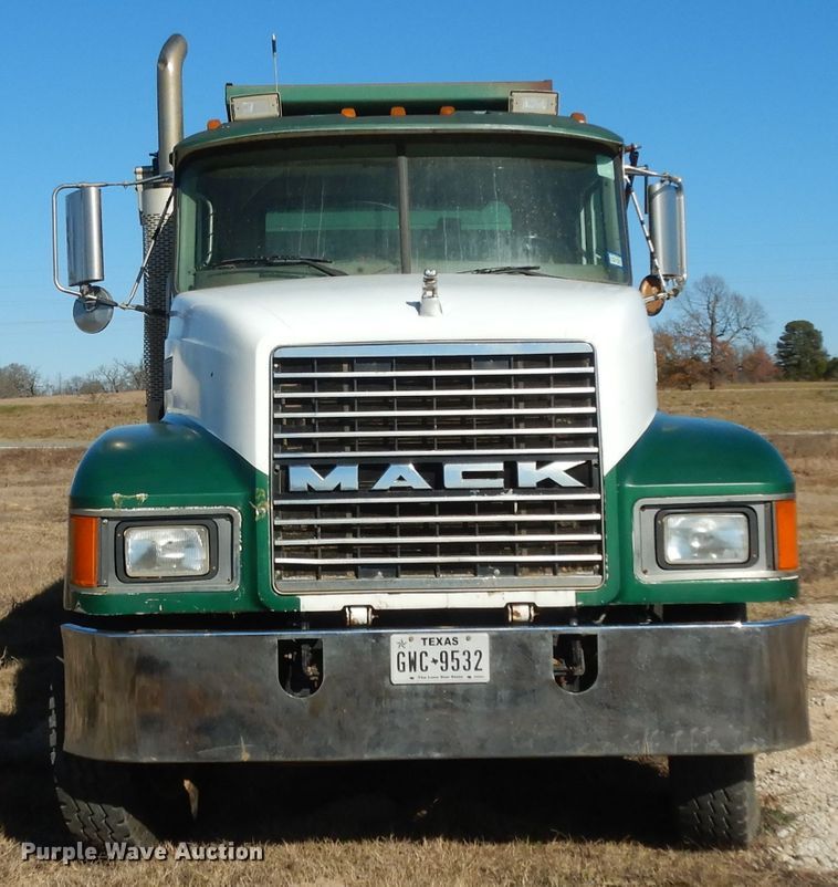 image for item DI8649 2002 Mack CH613  dump truck
