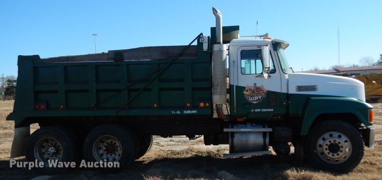 image for item DI8649 2002 Mack CH613  dump truck