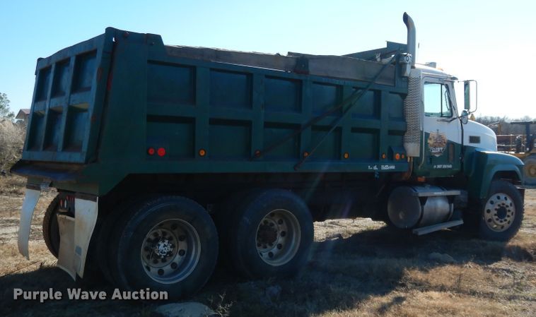 image for item DI8649 2002 Mack CH613  dump truck