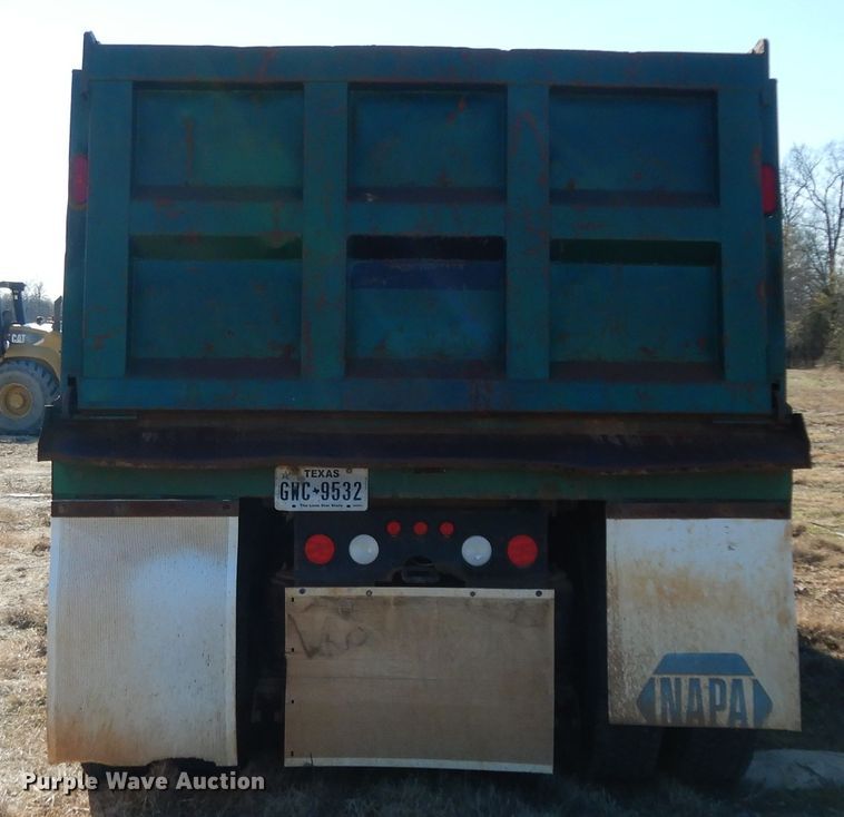 image for item DI8649 2002 Mack CH613  dump truck