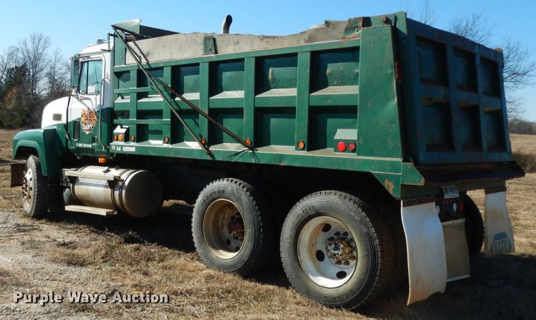 image for item DI8649 2002 Mack CH613  dump truck