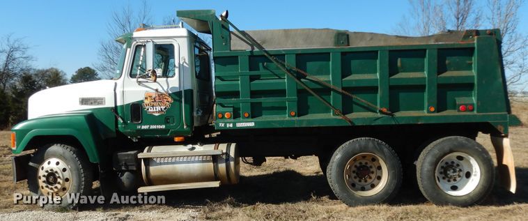 image for item DI8649 2002 Mack CH613  dump truck