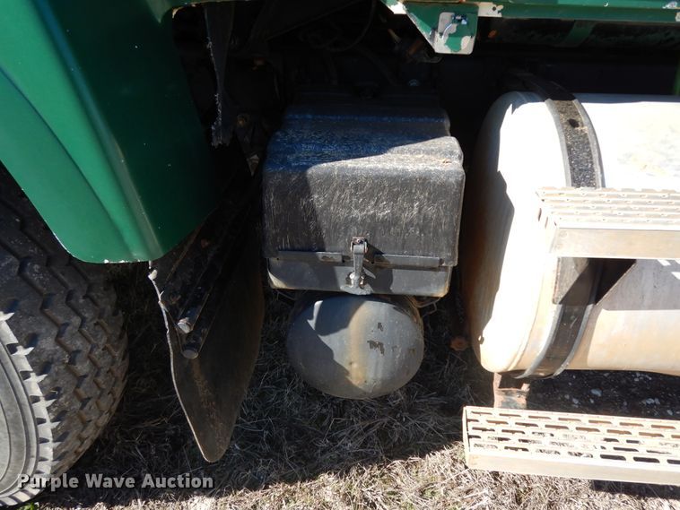 image for item DI8649 2002 Mack CH613  dump truck