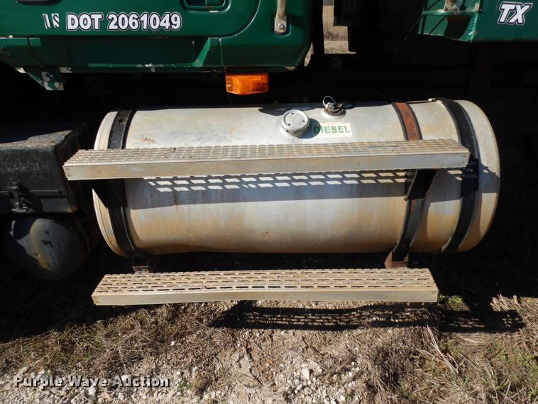 image for item DI8649 2002 Mack CH613  dump truck