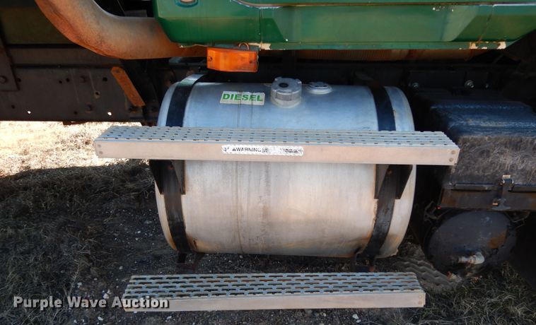 image for item DI8649 2002 Mack CH613  dump truck