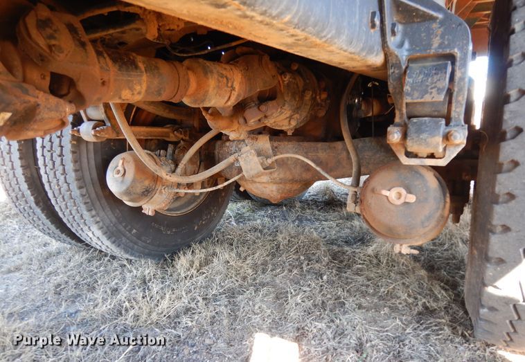 image for item DI8649 2002 Mack CH613  dump truck