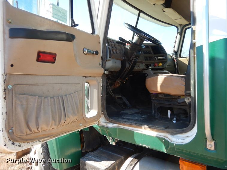 image for item DI8649 2002 Mack CH613  dump truck