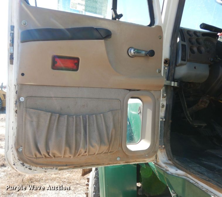 image for item DI8649 2002 Mack CH613  dump truck