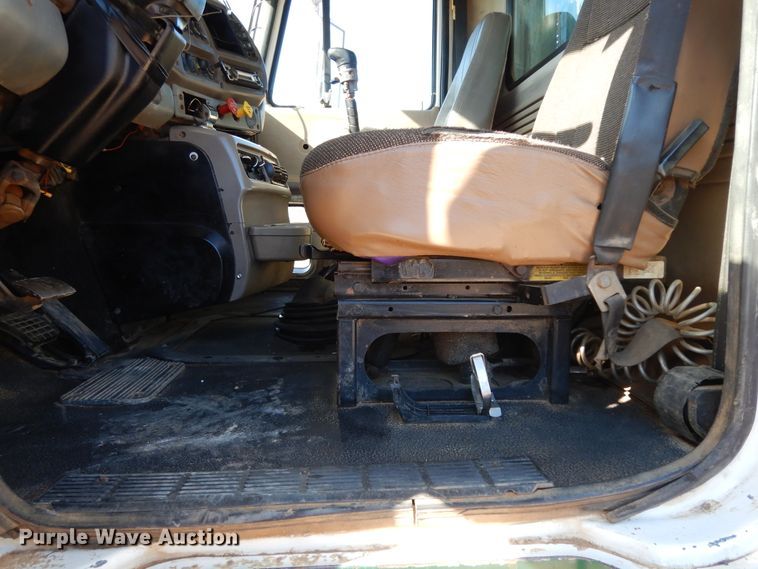 image for item DI8649 2002 Mack CH613  dump truck