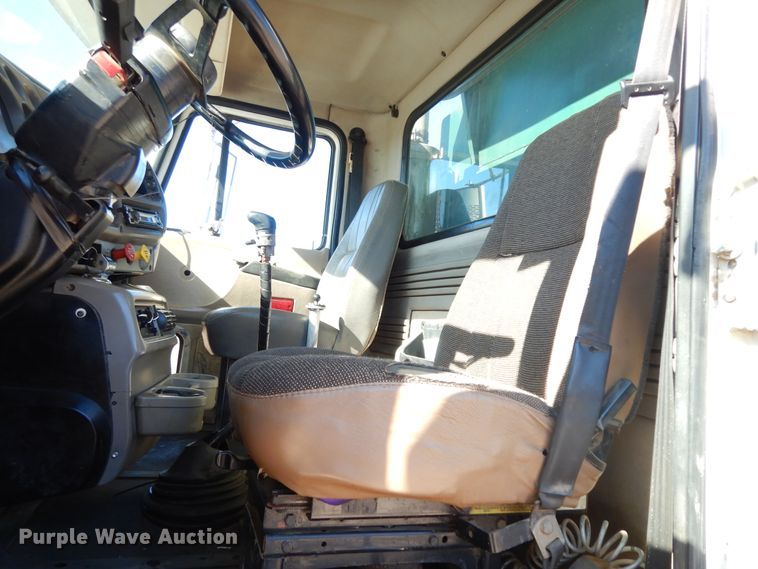 image for item DI8649 2002 Mack CH613  dump truck