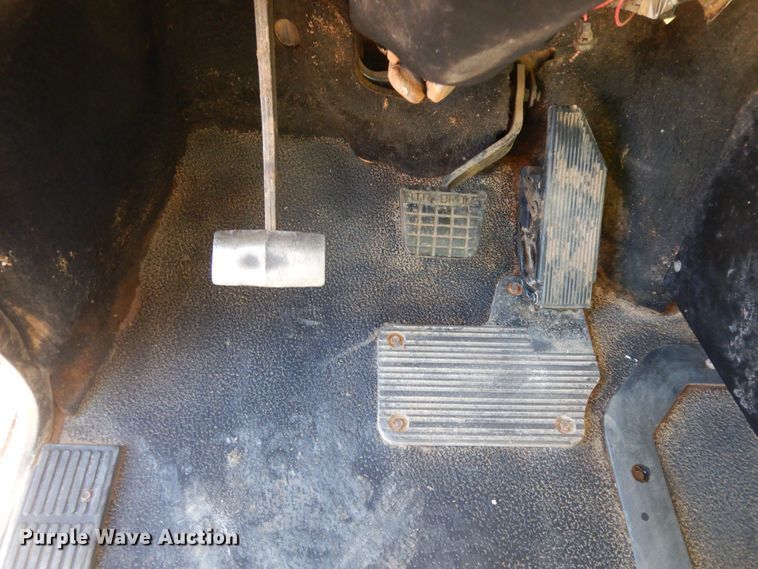 image for item DI8649 2002 Mack CH613  dump truck