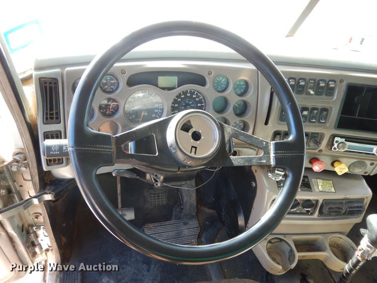 image for item DI8649 2002 Mack CH613  dump truck