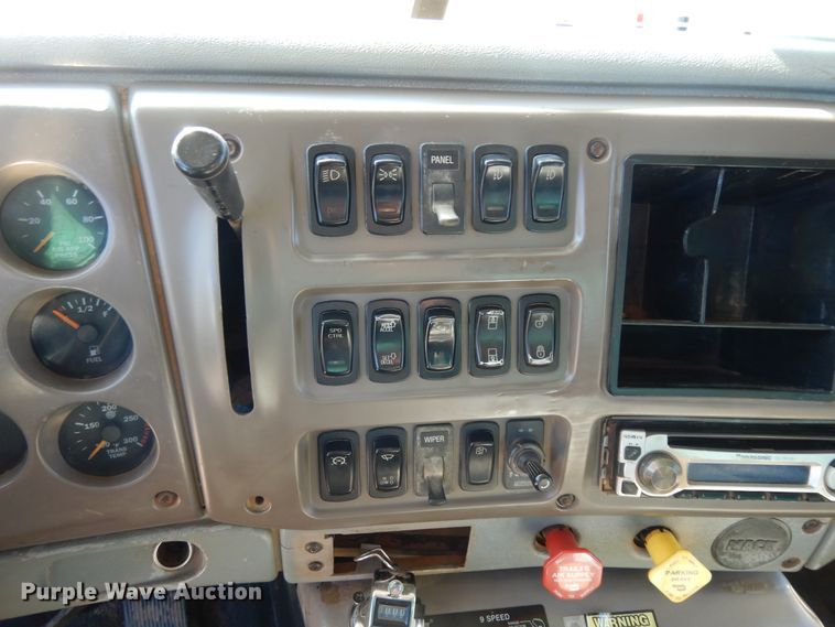 image for item DI8649 2002 Mack CH613  dump truck