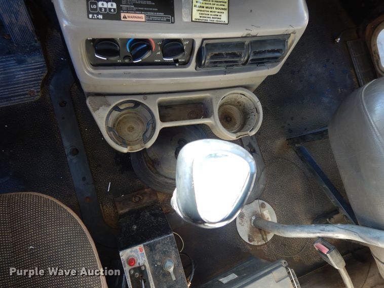 image for item DI8649 2002 Mack CH613  dump truck