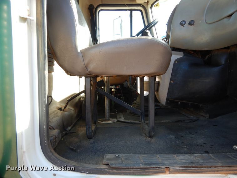 image for item DI8649 2002 Mack CH613  dump truck