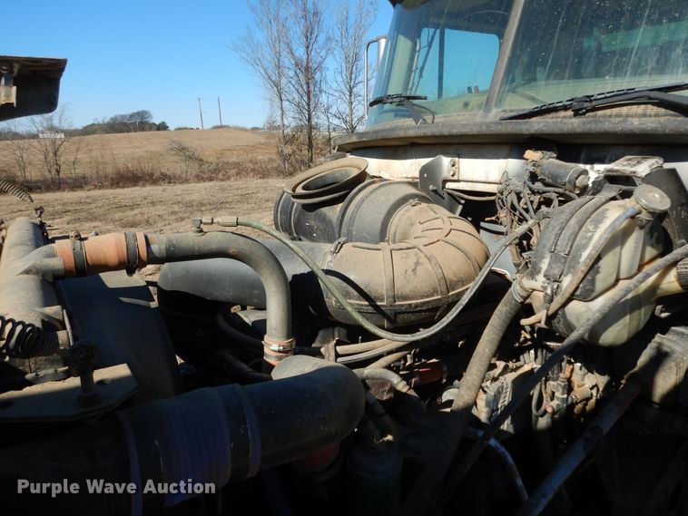 image for item DI8649 2002 Mack CH613  dump truck