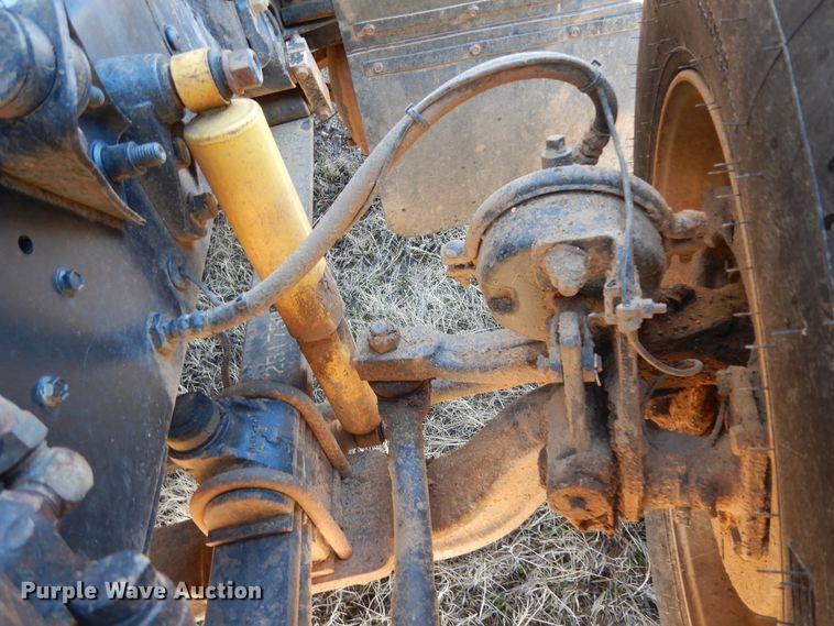 image for item DI8649 2002 Mack CH613  dump truck