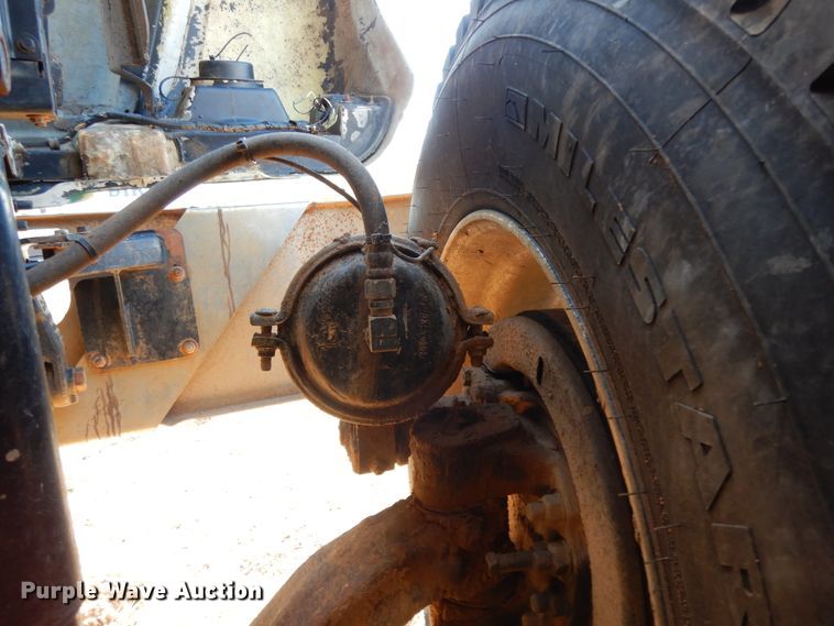 image for item DI8649 2002 Mack CH613  dump truck