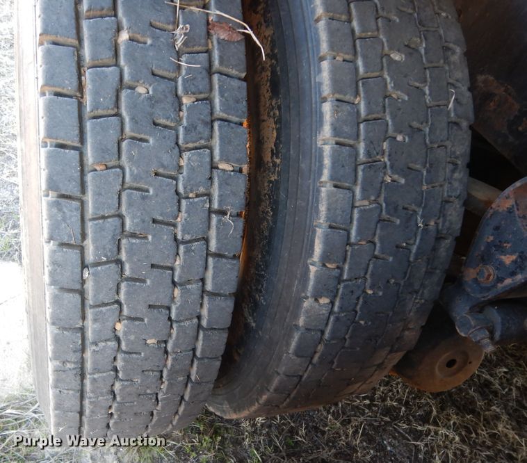 image for item DI8649 2002 Mack CH613  dump truck