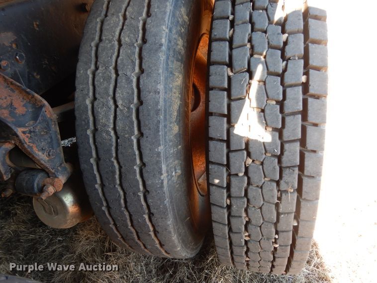 image for item DI8649 2002 Mack CH613  dump truck