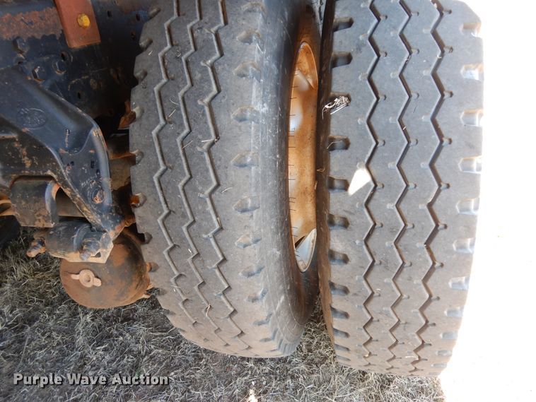 image for item DI8649 2002 Mack CH613  dump truck