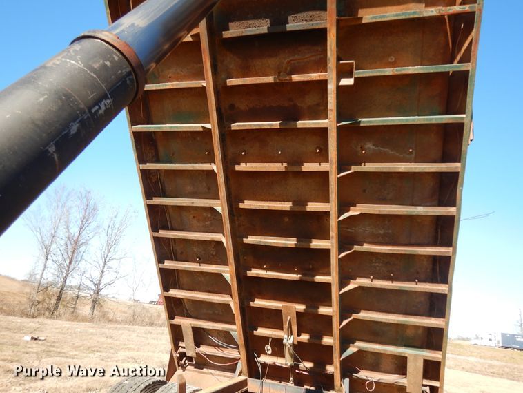 image for item DI8649 2002 Mack CH613  dump truck