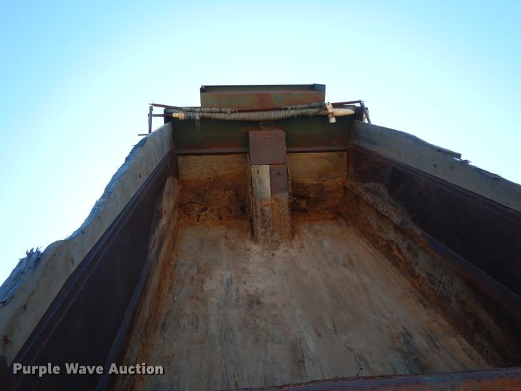 image for item DI8649 2002 Mack CH613  dump truck