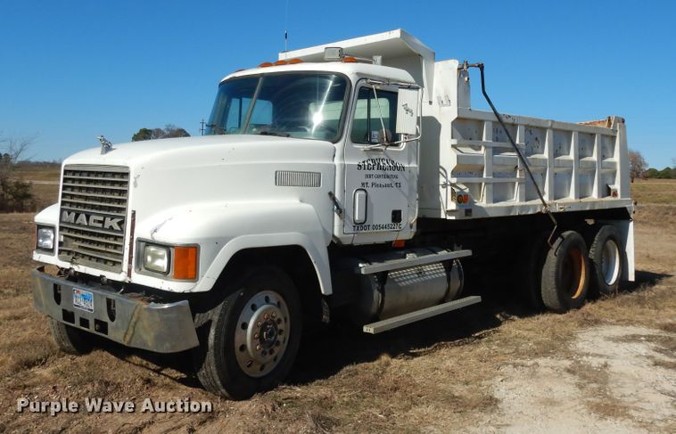 image for item DI8650 1994 Mack CH613  dump truck
