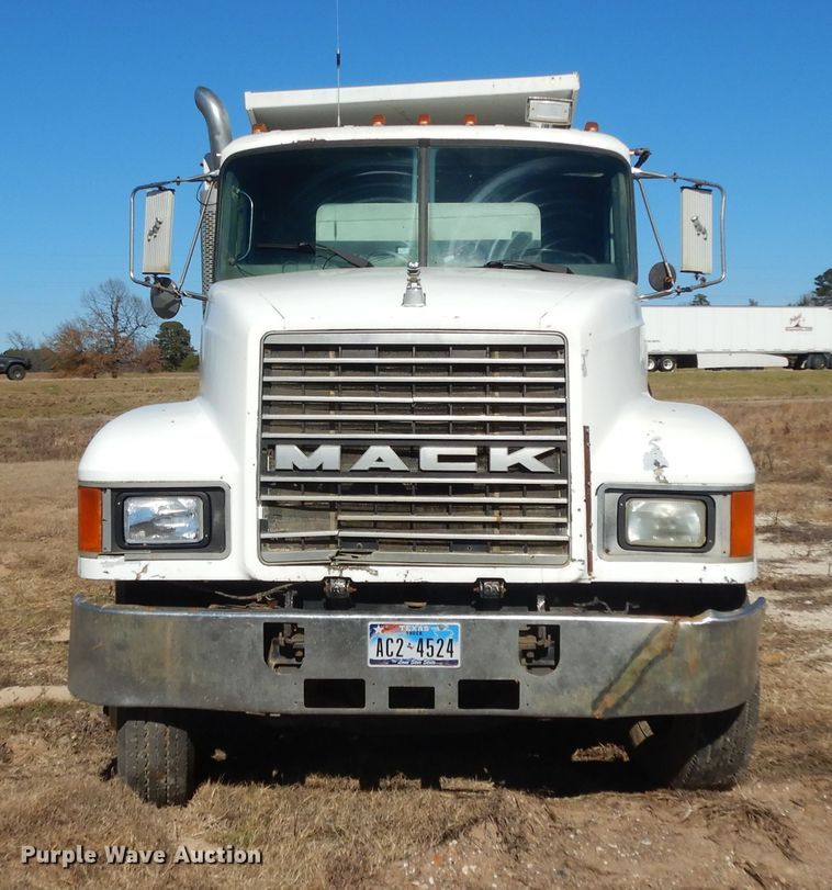 image for item DI8650 1994 Mack CH613  dump truck